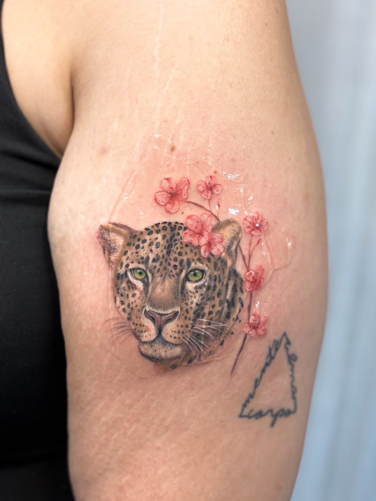 Outras tattoos coloridas