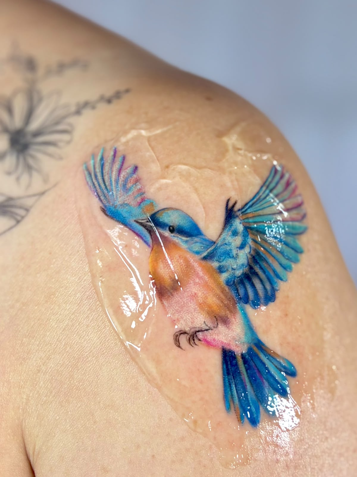 Tatuagem colorida autoral da Ihlustra Tattoo